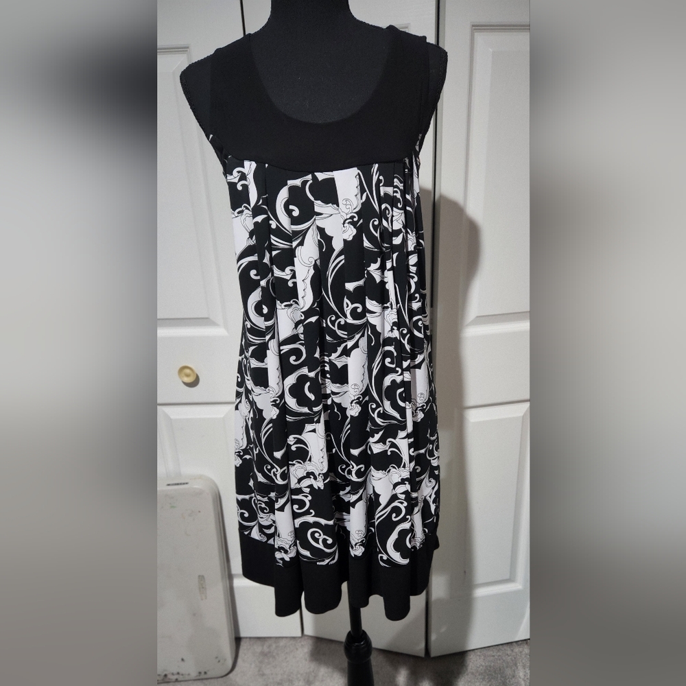 Chic Black and White Patterned Dress